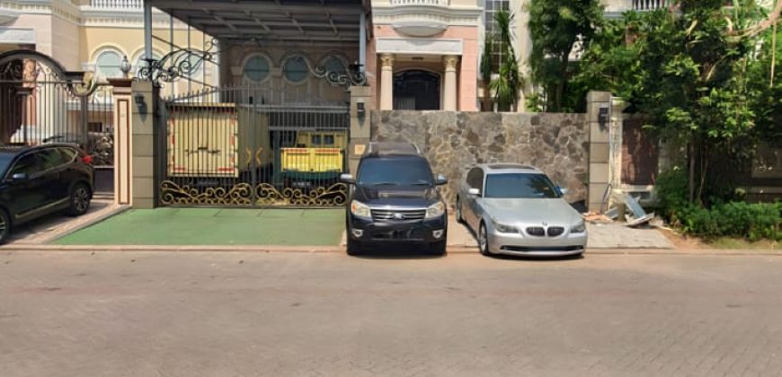 S M Property Rumah Pantai Indah Kapuk Jakarta Utara