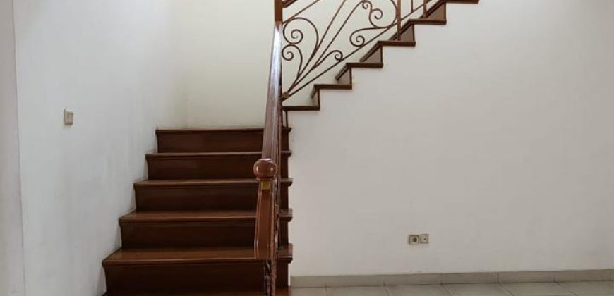S M Property Rumah Taman Beverly Golf Medara Lippo Karawaci, Tangerang