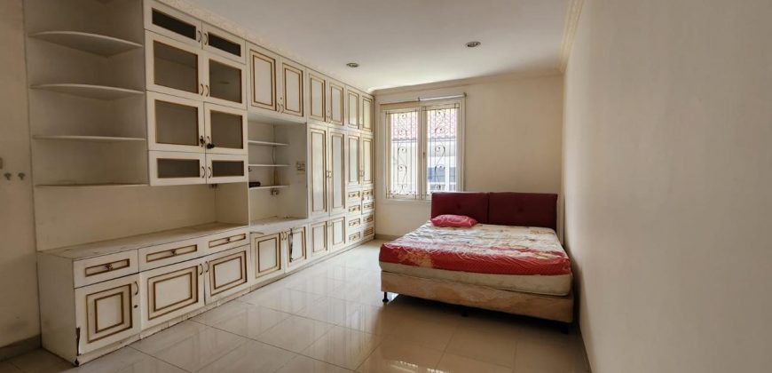 S M Property Rumah Taman Beverly Golf Medara Lippo Karawaci, Tangerang