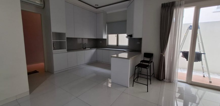 S M Property Rumah Taman Beverly Golf Lippo Karawaci Tangerang