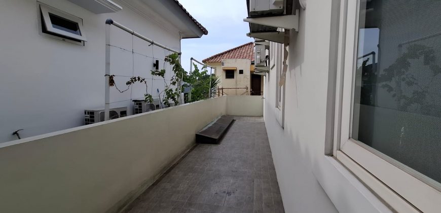 S M Property Rumah Taman Beverly Golf Lippo Karawaci Tangerang